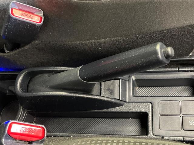 ヴィッツ Ｆ　純正ＳＤナビ　バックカメラ　衝突軽減装置　禁煙車　ドラレコ　オートハイビーム　キーレスエントリー　ＨＩＤヘッドライト　ＥＴＣ　ＣＤ／ＤＶＤ再生　ｂｌｕｅｔｏｏｔｈ再生　盗難防止システム（35枚目）