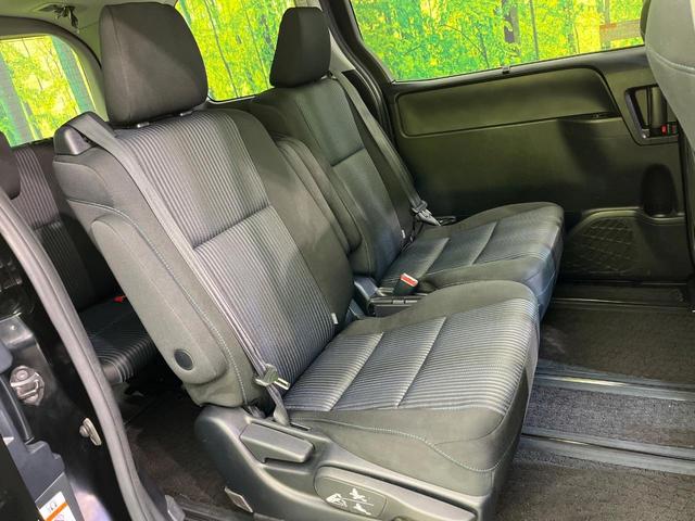 ヴォクシー ZS 両側電動ドア 後席モニター バックカメラ 禁煙車 ドラレコ スマートキー LEDヘッド ビルトインETC オートライト デュアルエアコン 純正16インチアルミ Bluetooth CD DVD再生(9枚目)