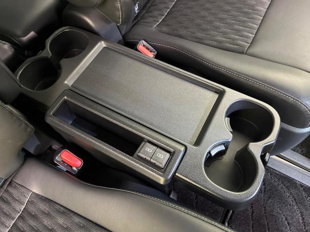 ノア ハイブリッドS-Z 両側電動ドア 純正10インチメモリーナビ 純正13.2インチ後席モニター 全周囲カメラ トヨタセーフティセンス 100V電源 レーダークルーズ 禁煙車 電動リアゲート ハーフレザーシート ドラレコ(44枚目)