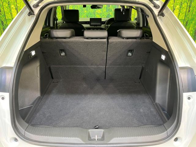 【パワーバックドア】スマートキーや運転席のボタンを押すだけでリアゲートが自動で開閉します！荷物を持っている時や、高い位置にあるバックドアを閉める際に便利な機能です♪