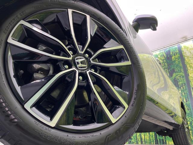 【純正１８インチアルミホイール】外観にマッチした純正アルミホイールを装着しております。各種社外アルミホイールや、スタッドレスタイヤも取扱いしております。是非ご相談ください♪