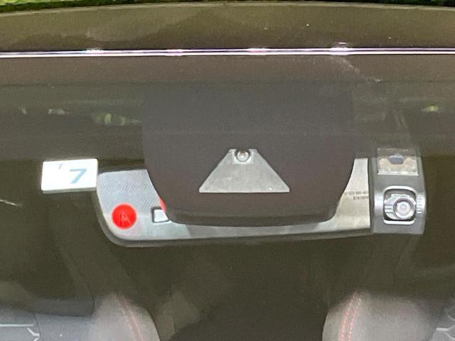 【トヨタセーフティセンス】走行中に前方の車両等を認識し、衝突しそうな時は警報とブレーキで衝突回避と被害軽減をアシスト。より安全にドライブをお楽しみいただけます。