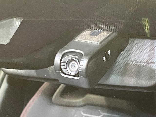 【ドライブレコーダー】安心・安全なカーライフに必須のドライブレコーダーを装備！走行中はもちろん、あおり運転や事故に遭遇した際の状況も映像で記録し、万一のリスクに備えます。