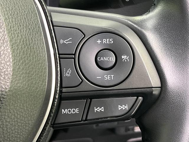 【レーダークルーズコントロール】高速道路での長距離走行が楽に！！自動で速度を保つクルーズコントロールが、衝突軽減システムと連携し、前方の車両を感知して車間を保つように速度調節してくれます！！