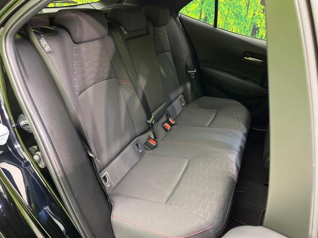 後部座席も気になるようなキズ・汚れやへたり等、大きなダメージはなく、良好な状態です。