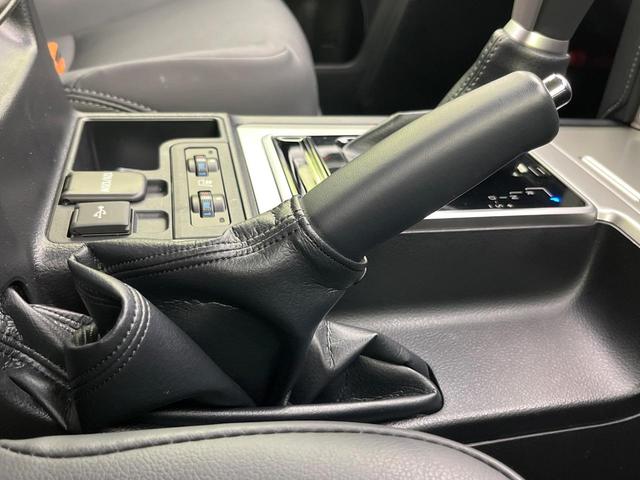 ランドクルーザープラド TX Lパッケージ マットブラックエディション 4WD 7人乗り サンルーフ メーカー純正9型ナビ 全周囲カメラ トヨタセーフティセンス レーダークルーズ 禁煙車 レザーシート 前席シートエアコン コーナーセンサー スマートキー LEDヘッド(51枚目)