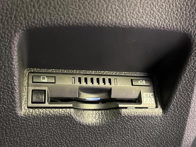 プリウス Ｅ　純正ＳＤナビ　バックカメラ　トヨタセーフティセンス　レーダークルーズ　禁煙車　ドラレコ　コーナーセンサー　スマートキー　ＬＥＤヘッド　ＥＴＣ２．０　オートハイビーム　オートライト　オートエアコン（7枚目）