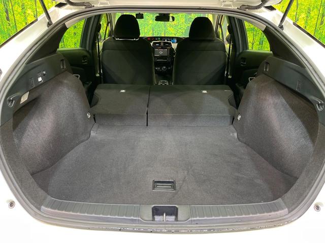 プリウス Ｅ　純正ＳＤナビ　バックカメラ　トヨタセーフティセンス　レーダークルーズ　禁煙車　ドラレコ　コーナーセンサー　スマートキー　ＬＥＤヘッド　ＥＴＣ２．０　オートハイビーム　オートライト　オートエアコン（11枚目）