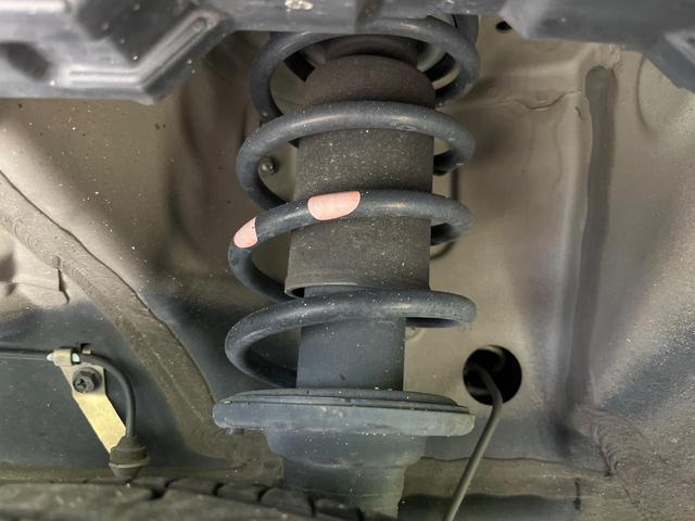 お車を安心してお乗りいただく為には、足回りの定期点検が欠かせません。サービスサポート（有償保証）では無料点検もご提供しており、安心のカーライフをお過ごしいただけるサポート体制が整っています。