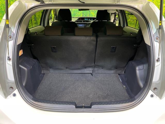 アクア Ｇ　純正ＳＤナビ　バックカメラ　禁煙車　スマートキー　ＬＥＤヘッド　ＥＴＣ　オートライト　オートエアコン　Ｂｌｕｅｔｏｏｔｈ　ＣＤ　ＤＶＤ再生　フルセグ　トラクションコントロール　盗難防止システム（11枚目）