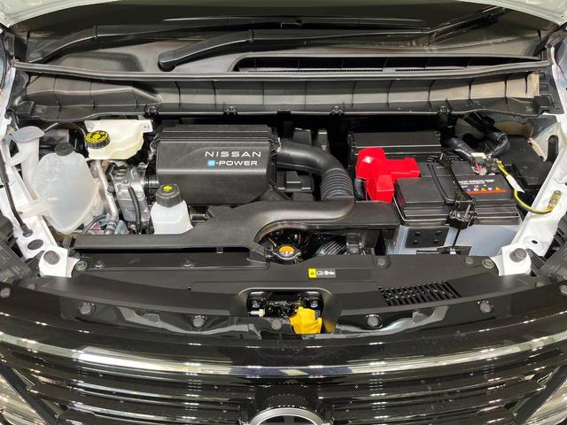 セレナ e-パワー ハイウェイスターV 登録済未使用車 両側電動ドア 純正9インチメモリーナビ 全周囲カメラ 衝突被害軽減システム レーダークルーズ コーナーセンサー スマートキー LEDヘッド ETC2.0 純正16インチアルミ(19枚目)