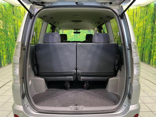 ヴォクシー Ｘ　後席モニター　純正ＨＤＤナビ　バックカメラ　禁煙車　ＥＴＣ　オートエアコン　ＣＤ　ＤＶＤ再生　ＴＶ視聴可能　電動格納ミラー（11枚目）