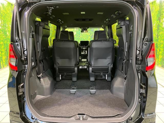 ノア Ｓ－Ｚ　純正１０．５インチナビ　両側電動ドア　バックカメラ　衝突被害軽減システム　レーダークルーズ　禁煙車　ハーフレザーシート　コーナーセンサー　ＬＥＤヘッド　純正１７インチアルミ　オートハイビーム（11枚目）