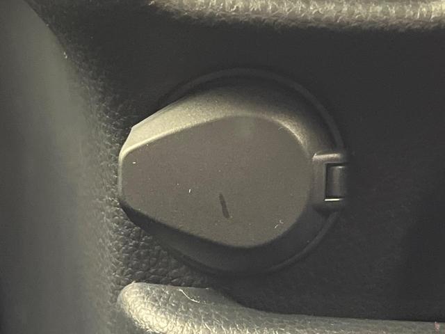 ノア Ｓ－Ｚ　純正１０．５インチナビ　両側電動ドア　バックカメラ　衝突被害軽減システム　レーダークルーズ　禁煙車　ハーフレザーシート　コーナーセンサー　ＬＥＤヘッド　純正１７インチアルミ　オートハイビーム（46枚目）