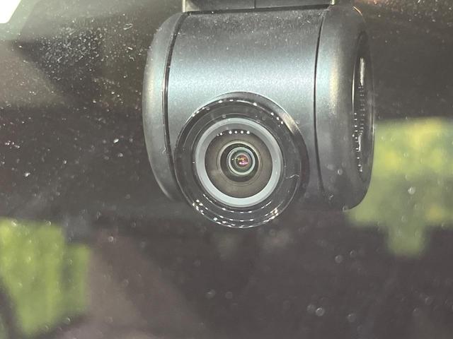 トール カスタムＧ　両側電動ドア　純正ナビ　バックカメラ　衝突被害軽減システム　レーダークルーズ　禁煙車　ドラレコ　コーナーセンサー　スマートキー　ＬＥＤヘッド　純正１５インチアルミ　オートライト　オートエアコン（7枚目）