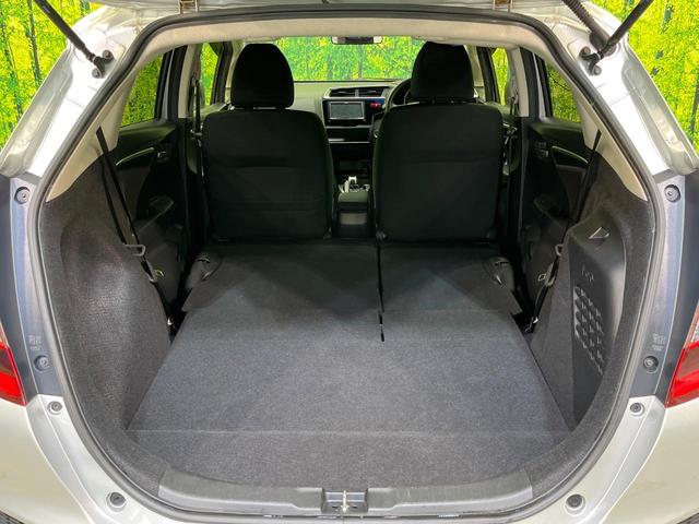 フィットハイブリッド Ｆパッケージ　ＳＤナビ　禁煙車　ドラレコ　スマートキー　ＬＥＤヘッドライト　ＥＴＣ　オートライト　オートエアコン　Ｂｌｕｅｔｏｏｔｈ　ＣＤ　ＤＶＤ再生　フルセグ　横滑り防止装置（10枚目）