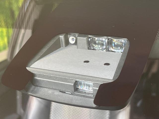 カローラフィールダー ハイブリッドG ダブルバイビー 8インチSDナビ バックカメラ 衝突被害軽減システム 禁煙車 ハーフレザーシート シートヒーター ドラレコ スマートキー LEDヘッド ビルトインETC 純正16インチアルミ オートハイビーム(5枚目)