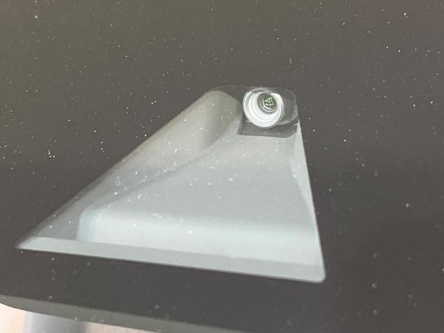 ノート ｅ－パワー　メダリスト　純正ＳＤナビ　全周囲カメラ　エマージェンシーブレーキ　レーダークルーズ　禁煙車　ハーフレザーシート　ドラレコ　コーナーセンサー　スマートキー　ＬＥＤヘッド　ＥＴＣ　純正１５インチアルミ　フルセグ（5枚目）