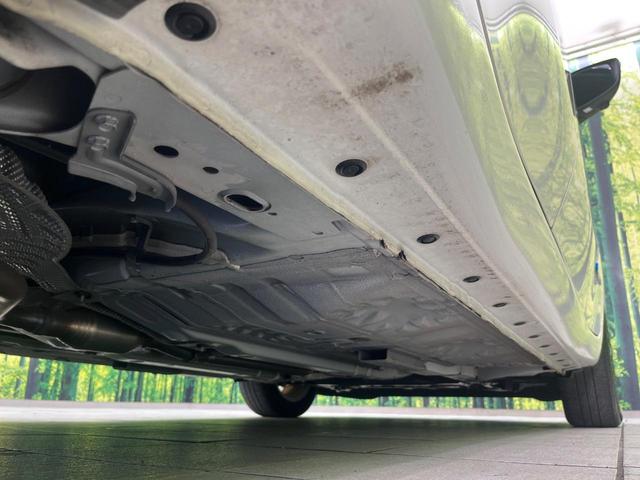 ノート ｅ－パワー　メダリスト　純正ＳＤナビ　全周囲カメラ　エマージェンシーブレーキ　レーダークルーズ　禁煙車　ハーフレザーシート　ドラレコ　コーナーセンサー　スマートキー　ＬＥＤヘッド　ＥＴＣ　純正１５インチアルミ　フルセグ（52枚目）