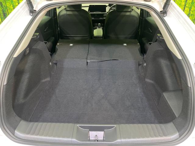 プリウス Z ガラスルーフ 純正12.3インチメモリーナビ 全周囲カメラ AC100V電源 トヨタセーフティセンス レーダークルーズ 禁煙車 電動リアゲート ハーフレザーシート 前席シートエアコン パワーシート(11枚目)