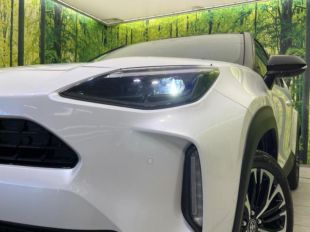 ヤリスクロス ハイブリッドZ 純正8型ナビ 全周囲カメラ 衝突被害軽減システム レーダークルーズ 禁煙車 ハーフレザーシート パワーシート ドラレコ コーナーセンサー LEDヘッド ビルトインETC 純正18インチアルミ(12枚目)