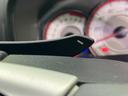 ベースグレード　衝突軽減装置　禁煙車　バックカメラ　ドライブレコーダー　ＥＴＣ　シートヒーター　スマートキー　ＨＩＤヘッドライト　純正１５インチアルミ　アイドリングストップ　フォグライト　プライバシーガラス(56枚目)