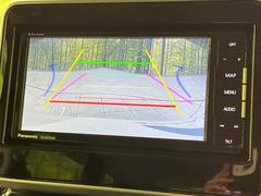 【バックカメラ】駐車時に後方がリアルタイム映像で確認できます。大型商業施設や立体駐車場での駐車時や、夜間のバック時に大活躍！運転スキルに関わらず、今や必須となった装備のひとつです！ 5