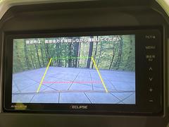 【バックカメラ】駐車時に後方がリアルタイム映像で確認できます。大型商業施設や立体駐車場での駐車時や、夜間のバック時に大活躍！運転スキルに関わらず、今や必須となった装備のひとつです！ 4