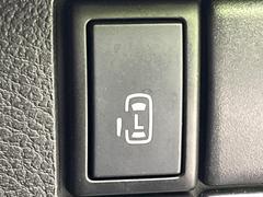 【パワースライドドア】スマートキーや運転席のスイッチで後席スライドドアの開閉が可能♪電動だから力を入れてドアを開ける必要が無く、小さなお子様でも簡単に開け閉めでき快適です♪ 6