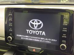 【メーカー純正ナビ】インテリアに溶け込むスタイリッシュな「専用設計」メーカーナビを装備♪視認性や操作性など基本性能にも優れ、より上質なカーライフをお楽しみいただけます。 3