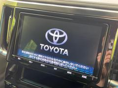 【純正９型ナビ】人気の純正９型ナビを装備しております。ナビの使いやすさはもちろん、オーディオ機能も充実！キャンプや旅行はもちろん、通勤や買い物など普段のドライブも楽しくなるはず♪ 5