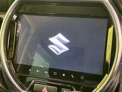 【メーカー純正ナビ】インテリアに溶け込むスタイリッシュな「専用設計」メーカーナビを装備♪視認性や操作性など基本性能にも優れ、より上質なカーライフをお楽しみいただけます。 3