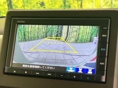 【バックカメラ】駐車時に後方がリアルタイム映像で確認できます。大型商業施設や立体駐車場での駐車時や、夜間のバック時に大活躍！運転スキルに関わらず、今や必須となった装備のひとつです！ 6