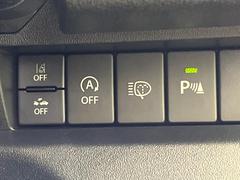 【車線逸脱抑制機能】高速道路走行時、車線からはみ出しそうな時にステアリングを制御し車線内を走行する様にアシスト。より安全な運転をサポートしてくれます！ 7