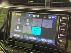 【純正ナビ】人気の純正ナビを装備。オーディオ機能も充実しており、Ｂｌｕｅｔｏｏｔｈ接続すればお持ちのスマホやＭＰ３プレイヤーの音楽を再生可能！毎日の運転がさらに楽しくなります！！ 5