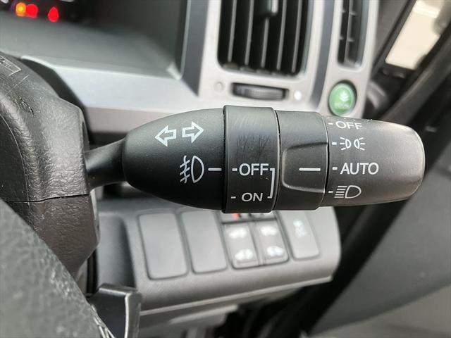 ステップワゴンスパーダ Z ドライブレコーダー ETC 全周囲カメラ ナビ TV 両側電動スライドドア オートライト HID スマートキー 電動格納ミラー 後席モニター 3列シート CVT アルミホイール CD(19枚目)