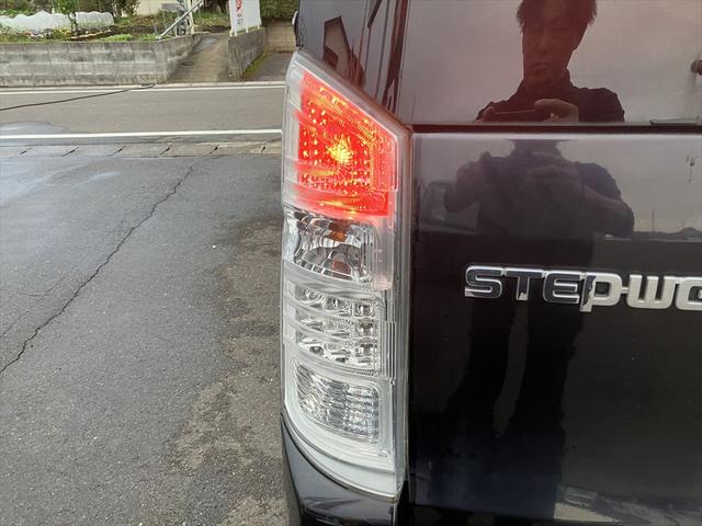 ステップワゴンスパーダ Z ドライブレコーダー ETC 全周囲カメラ ナビ TV 両側電動スライドドア オートライト HID スマートキー 電動格納ミラー 後席モニター 3列シート CVT アルミホイール CD(53枚目)