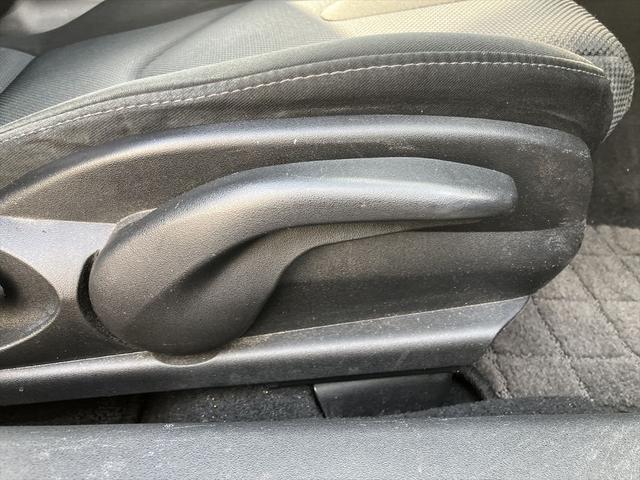 ＲＸ－８ ベースグレード　ＥＴＣ　Ｂカメラ　ナビ　ＴＶ　５ＭＴ　ＨＩＤ　電格ミラー　アルミホイール　盗難防止システム　衝突安全ボディ　ＡＢＳ　ＣＤ　ＤＶＤ再生　ＵＳＢ　Ａ／Ｃ　ＭＯＭＯステアリング　リアスポイラー　社外マフラー（33枚目）