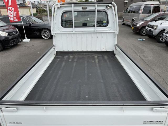 サンバートラック ＴＢ　プロフェッショナル　４ＷＤ　５ＭＴ　ナビ　エアコン　運転席エアバッグ（10枚目）