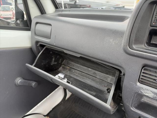 サンバートラック ＴＢ　プロフェッショナル　４ＷＤ　５ＭＴ　ナビ　エアコン　運転席エアバッグ（19枚目）