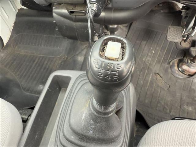 サンバートラック ＴＢ　プロフェッショナル　４ＷＤ　５ＭＴ　ナビ　エアコン　運転席エアバッグ（23枚目）