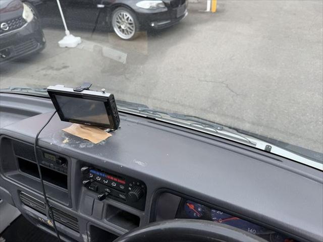 サンバートラック ＴＢ　プロフェッショナル　４ＷＤ　５ＭＴ　ナビ　エアコン　運転席エアバッグ（27枚目）