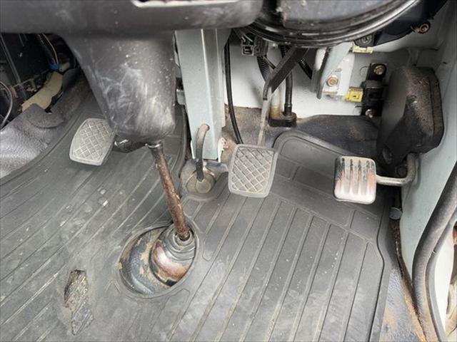 サンバートラック ＴＢ　プロフェッショナル　４ＷＤ　５ＭＴ　ナビ　エアコン　運転席エアバッグ（33枚目）