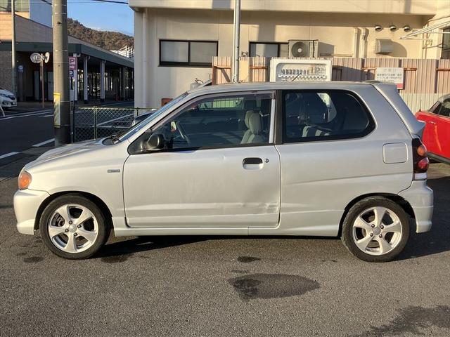 アルト Ｖｓ改　ワークス仕様　ターボエンジン乗換車　　５ＭＴ　パワーステアリング　アルミホイール　社外マフラー　ローダウン　リアスポイラーＥＴＣ　ナビ　ＴＶ　Ｂｌｕｅｔｏｏｔｈ　衝突安全ボディ（5枚目）