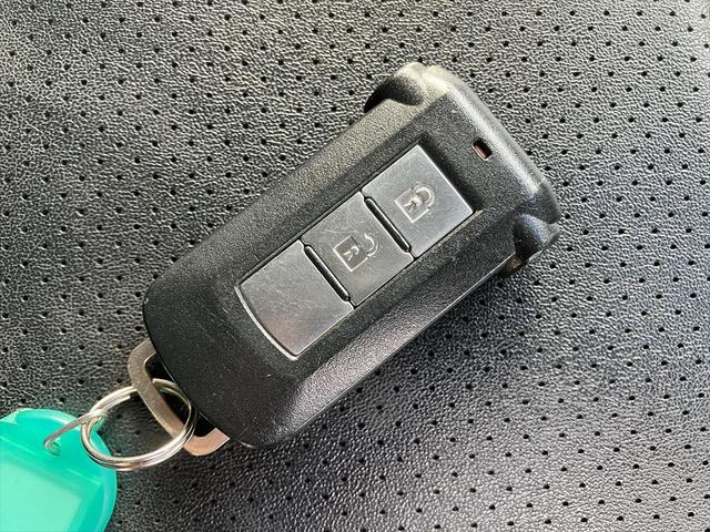 デリカD:5 M ドライブレコーダー ETC バックカメラ ナビ TV 両側スライド・片側電動 オートライト HID スマートキー アイドリングストップ 電動格納ミラー 3列シート CVT アルミホイール CD(35枚目)