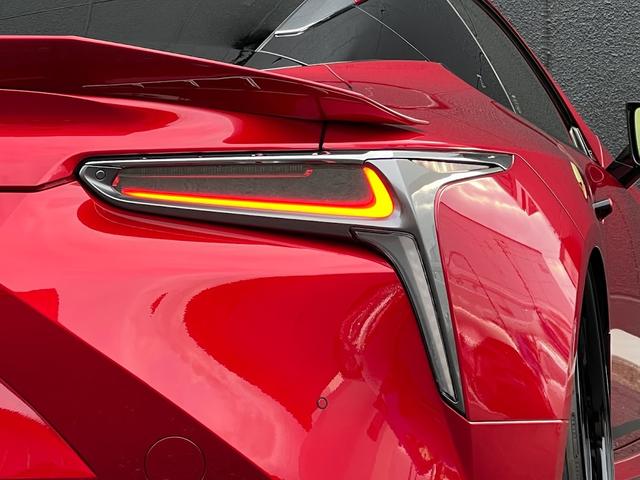 ＬＣ５００　Ｓパッケージ　マークレビンソン・アルカンターラ茶革・セーフティＳ・純正ナビ・Ｂカメラ・２１ＡＷ・ＣＦＲＰルーフ・アクティブリアウィング・エアシート・コーナーソナー・３眼ＬＥＤヘッド・プリクラッシュ・エアサス・エアロ(16枚目)