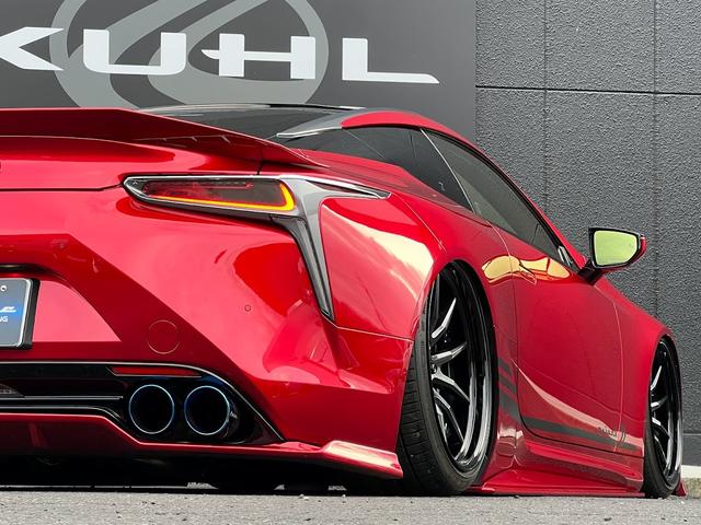 ＬＣ５００　Ｓパッケージ　マークレビンソン・アルカンターラ茶革・セーフティＳ・純正ナビ・Ｂカメラ・２１ＡＷ・ＣＦＲＰルーフ・アクティブリアウィング・エアシート・コーナーソナー・３眼ＬＥＤヘッド・プリクラッシュ・エアサス・エアロ(22枚目)