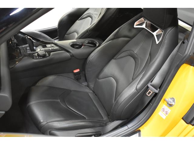 ������͏���ȑ��̃V�[�g�ƂȂ��Ă���܂��B�O��X���C�h�E���N���C�j���O�E�V�[�g�㉺�E���ʑO�[�㉺�̊e���߂�d���ōs���܂��B�܂��A�����o�[�T�|�[��T�C�h�T�|�[�g���̒��߂��\�ł��B