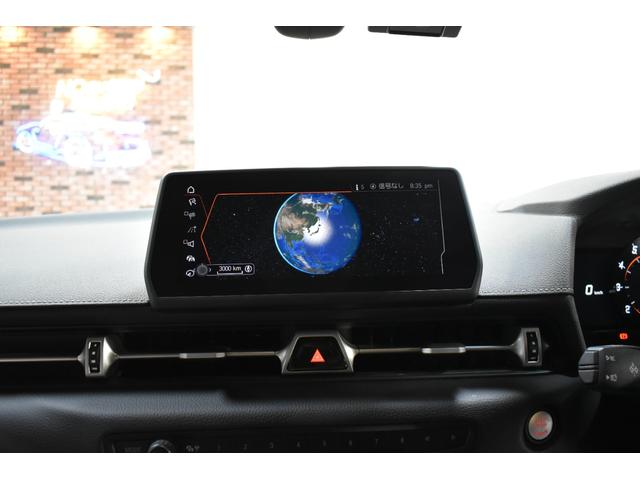 ���������N���ɕ\�����鍂���ׂȃi�r�\���ɉ����A���[�^�[���̃f�B�X�v���C�A�J���[�w�b�h�A�b�v�f�B�X�v���C�ƘA�g����������₷���ē����������Ă��܂��B