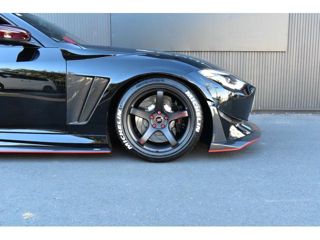 ������̎ԗ��ɂ̓u�����{�u���[�L�L�b�g����������Ă���܂��B�t�����g�͂U�|�b�g�̂R�W�O�ӂƂȂ�܂��̂ŁA�����͂͏������t�o���Ă���܂��B�h���X�A�b�v���ʂ����ɍ����������������ƊԈႢ�Ȃ��I